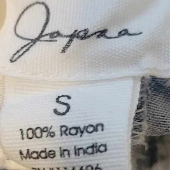 Sleeveless Floral Dress - Picture 3 of 3